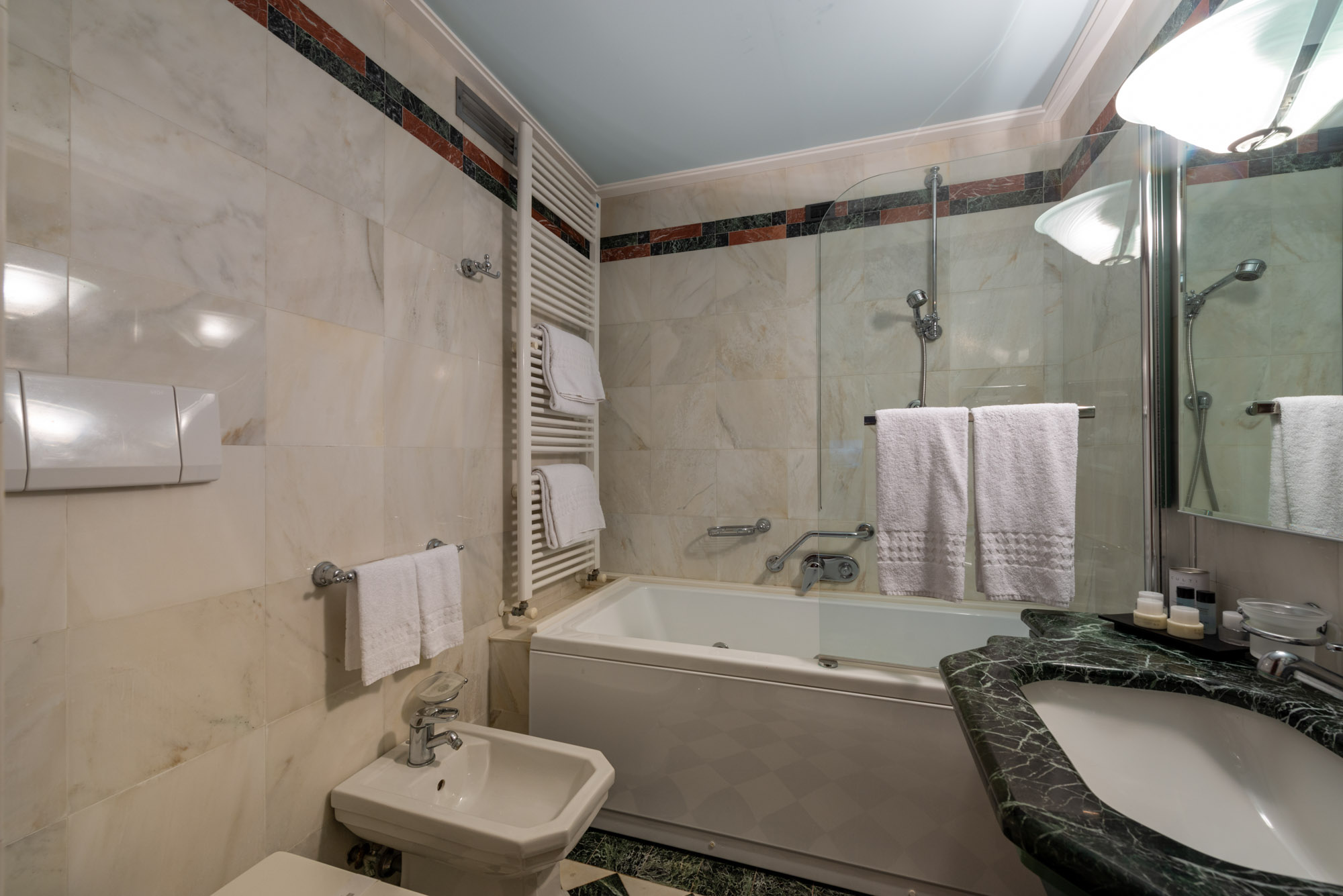 Rooms & Suites – Grand Hotel Ortigia